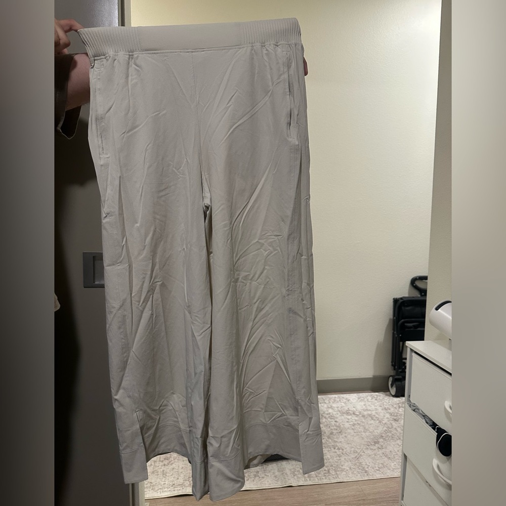 Lululemon Cropped Wideleg pants